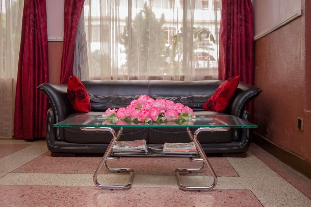 נקורו Chester Hotel מראה חיצוני תמונה
