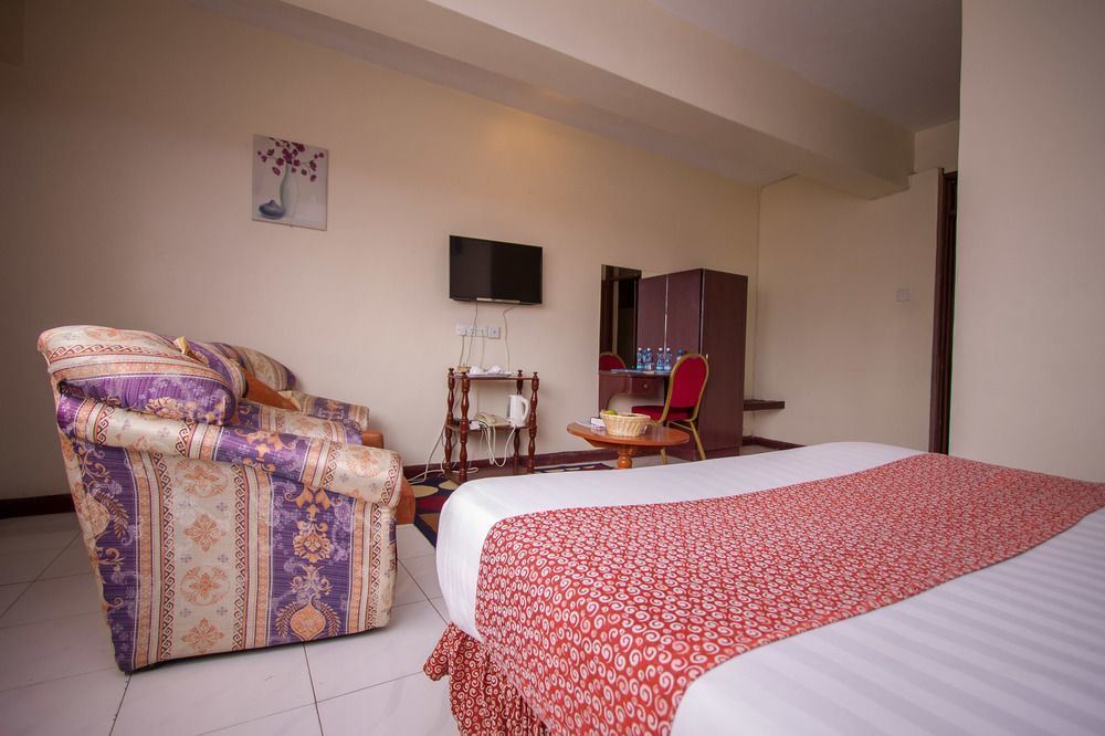 נקורו Chester Hotel מראה חיצוני תמונה