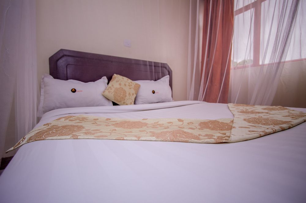 נקורו Chester Hotel מראה חיצוני תמונה