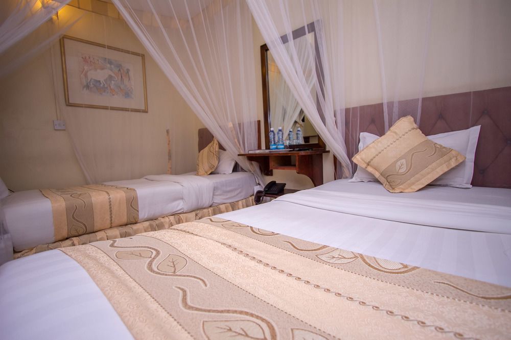 נקורו Chester Hotel מראה חיצוני תמונה
