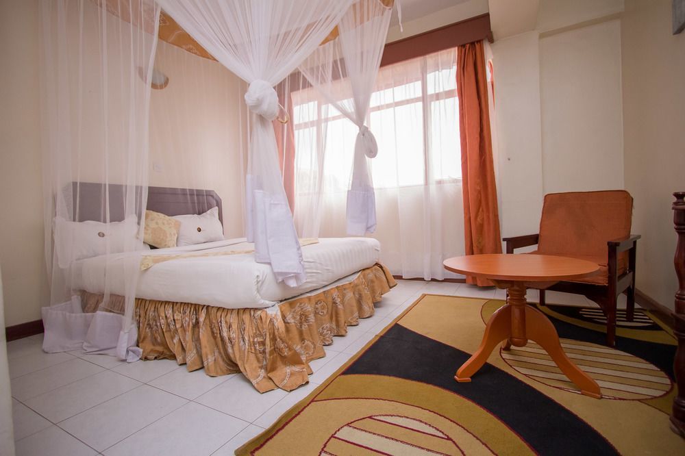 נקורו Chester Hotel מראה חיצוני תמונה