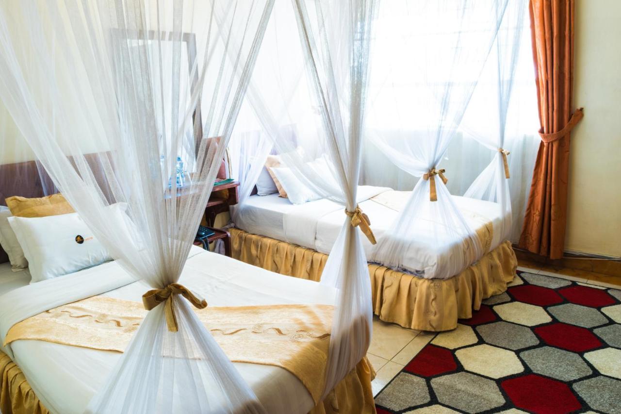 נקורו Chester Hotel מראה חיצוני תמונה
