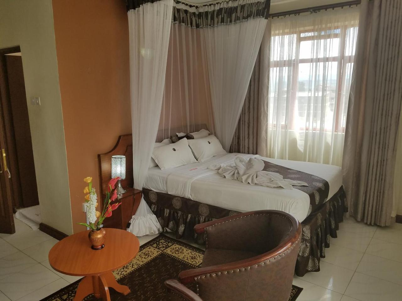 נקורו Chester Hotel מראה חיצוני תמונה