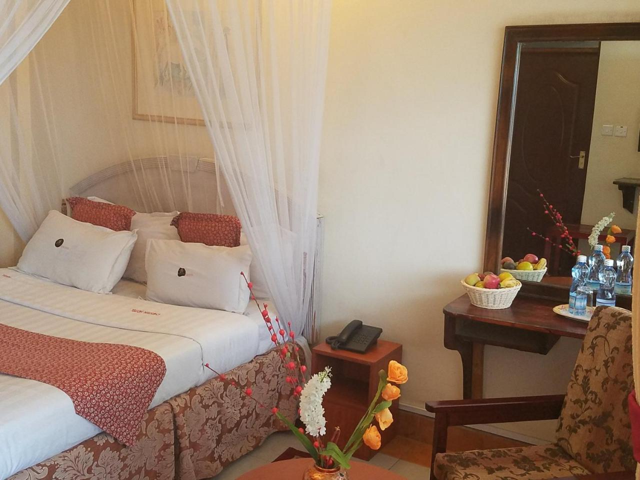 נקורו Chester Hotel מראה חיצוני תמונה